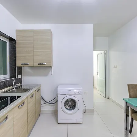 Cosy 1br With Back Terrace In By 360 Estates * Gzira