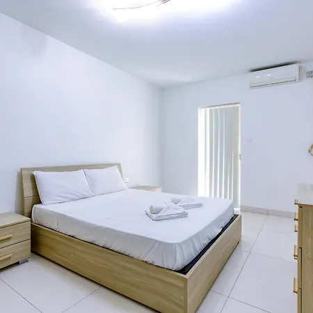 Apartment Cosy 1br With Back Terrace In By 360 Estates *